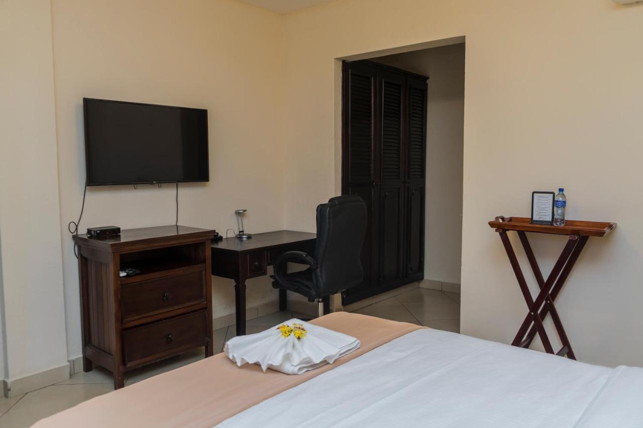 Farallones Hotel Chinandega Extérieur photo