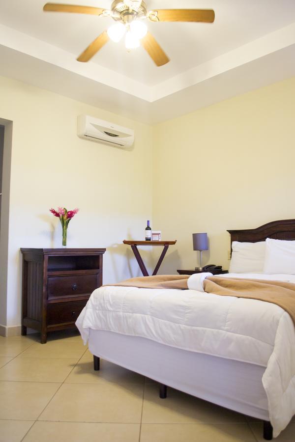 Farallones Hotel Chinandega Extérieur photo