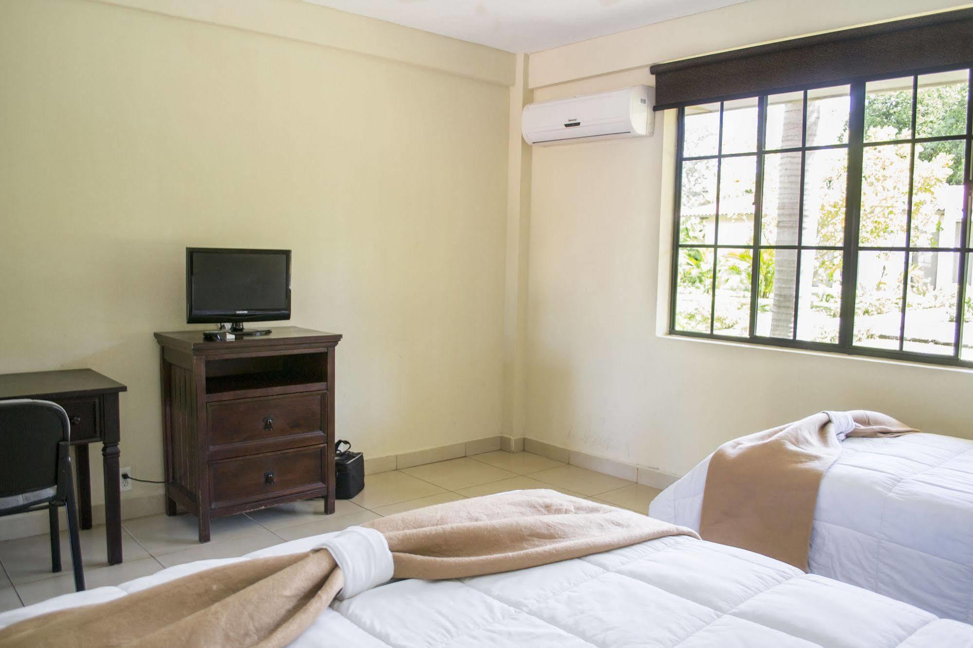 Farallones Hotel Chinandega Extérieur photo