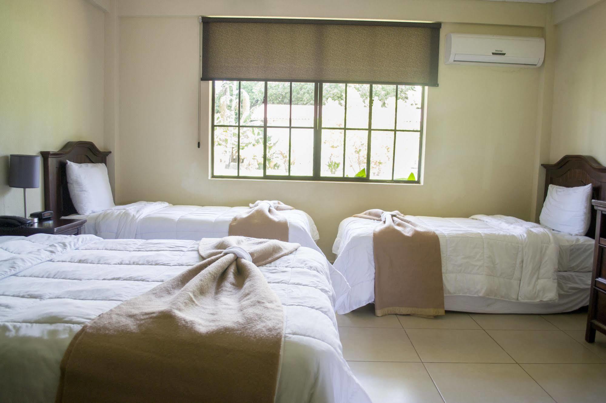 Farallones Hotel Chinandega Extérieur photo