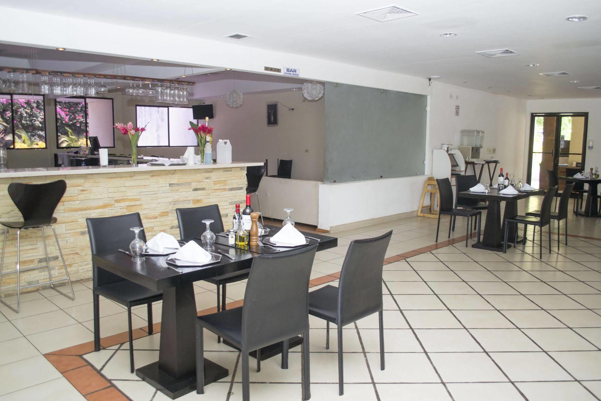 Farallones Hotel Chinandega Extérieur photo