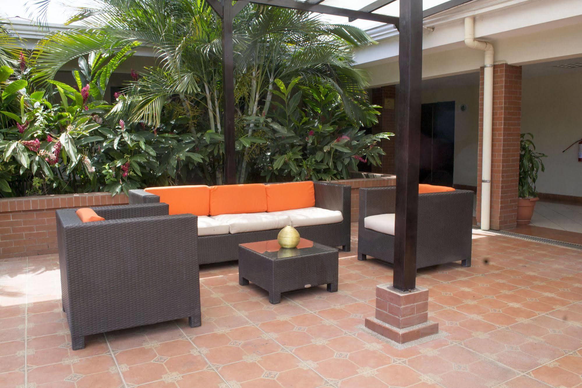 Farallones Hotel Chinandega Extérieur photo